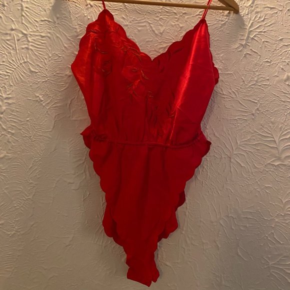 Natori 'La Vie En Rose' Silk Teddy in Romantic Red - Size M - Picture 1 of 3